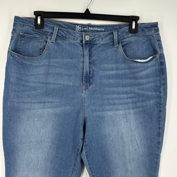 No Boundaries Juniors Plus Size 21 High Rise Skinny Jeans Jeggings Light Blue - Picture 2 of 8